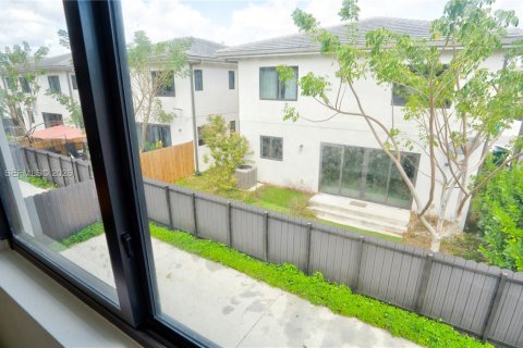 Casa en venta en Florida City, Florida, 5 dormitorios, 176.7 m2 № 2057479 - foto 29