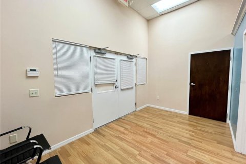 Propiedad comercial en alquiler en Orlando, Florida № 2219019 - foto 18