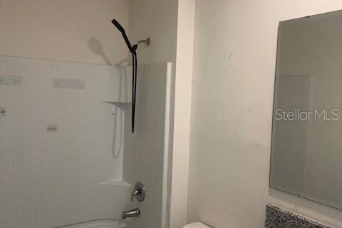 House in Kissimmee, Florida 5 bedrooms, 248.42 sq.m. № 2325188 - photo 18
