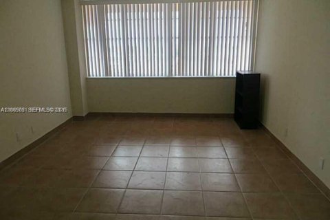 Condo in North Miami Beach, Florida, 1 bedroom  № 2069664 - photo 5