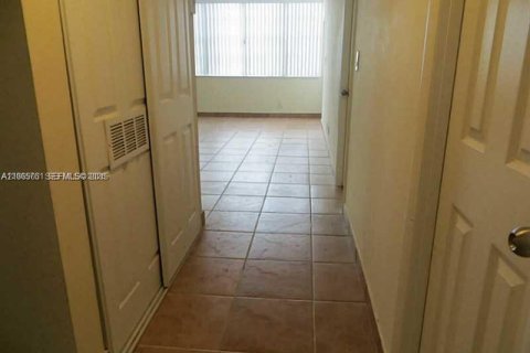 Condo in North Miami Beach, Florida, 1 bedroom  № 2069664 - photo 4