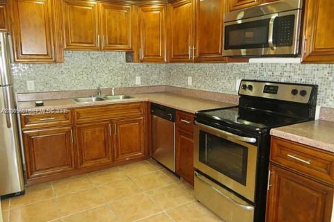 Condo in North Miami Beach, Florida, 1 bedroom  № 2069664