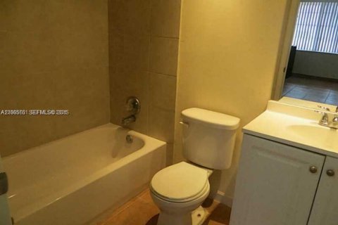 Condo in North Miami Beach, Florida, 1 bedroom  № 2069664 - photo 6