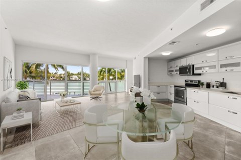 Condo in Miami Beach, Florida, 3 bedrooms  № 1953430 - photo 2
