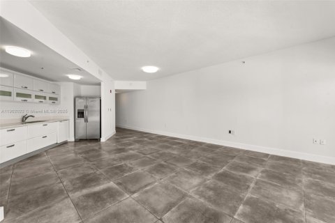 Condo in Miami Beach, Florida, 3 bedrooms  № 1953430 - photo 21