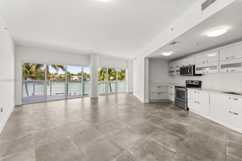 Condo in Miami Beach, Florida, 3 bedrooms  № 1953430 - photo 13