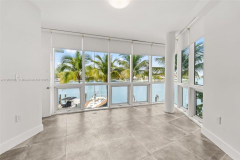Condo in Miami Beach, Florida, 3 bedrooms  № 1953430 - photo 23