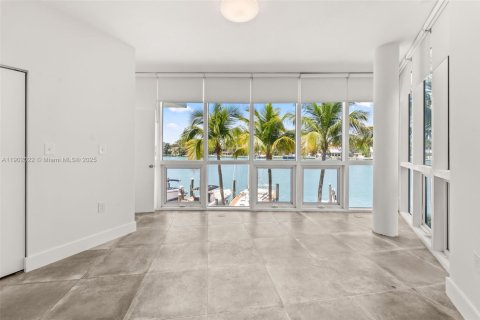 Condo in Miami Beach, Florida, 3 bedrooms  № 1953430 - photo 24