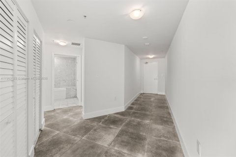 Condo in Miami Beach, Florida, 3 bedrooms  № 1953430 - photo 25