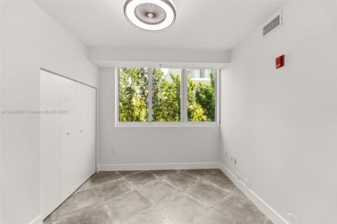 Condo in Miami Beach, Florida, 3 bedrooms  № 1953430 - photo 18