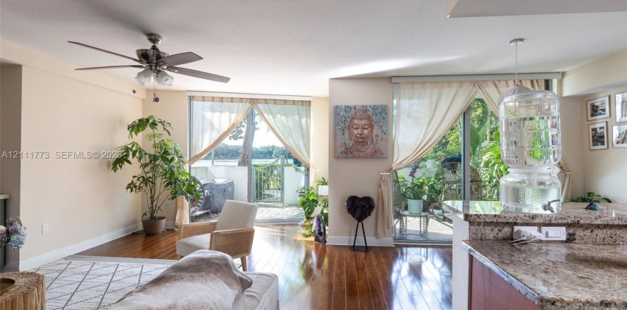 Condominio en Sunrise, Florida, 2 dormitorios № 2429899