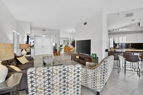 Condo in Aventura, Florida, 2 bedrooms  № 2047062 - photo 8