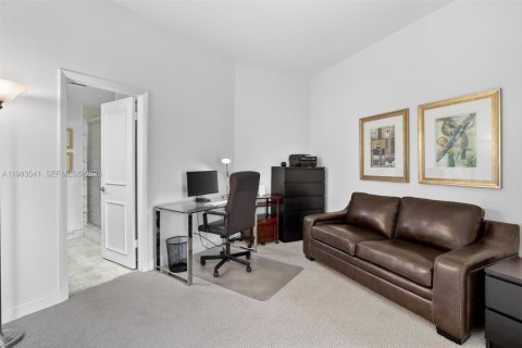 Condo in Aventura, Florida, 2 bedrooms  № 2047062 - photo 25