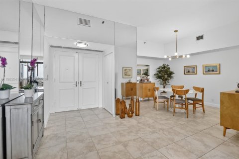 Condo in Aventura, Florida, 2 bedrooms  № 2047062 - photo 10