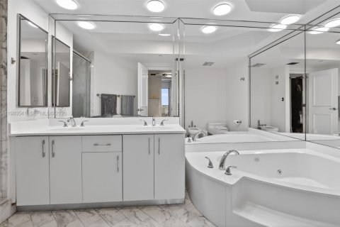 Condo in Aventura, Florida, 2 bedrooms  № 2047062 - photo 23