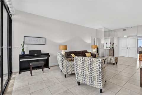 Condo in Aventura, Florida, 2 bedrooms  № 2047062 - photo 7
