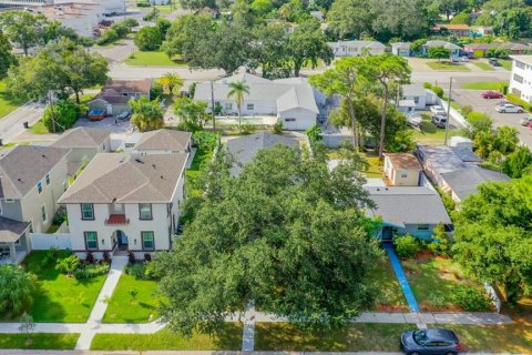 Commercial property in Saint Petersburg, Florida 7 bedrooms, 207.73 sq.m. № 704358 - photo 27