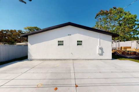 Commercial property in Saint Petersburg, Florida 7 bedrooms, 207.73 sq.m. № 704358 - photo 5