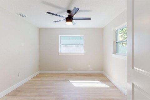Commercial property in Saint Petersburg, Florida 7 bedrooms, 207.73 sq.m. № 704358 - photo 14