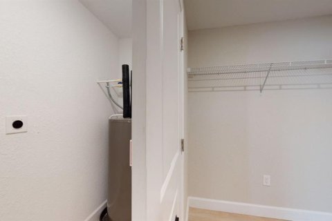 Commercial property in Saint Petersburg, Florida 7 bedrooms, 207.73 sq.m. № 704358 - photo 12