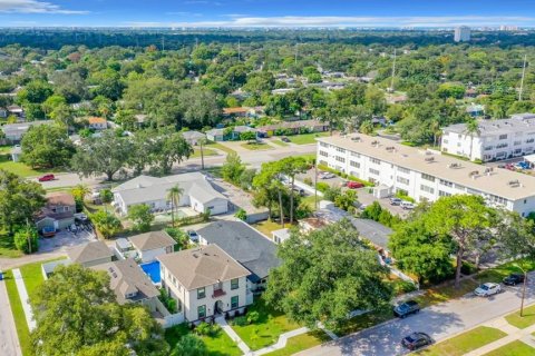 Commercial property in Saint Petersburg, Florida 7 bedrooms, 207.73 sq.m. № 704358 - photo 23