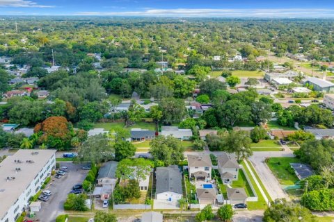 Commercial property in Saint Petersburg, Florida 7 bedrooms, 207.73 sq.m. № 704358 - photo 19
