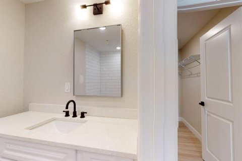 Commercial property in Saint Petersburg, Florida 7 bedrooms, 207.73 sq.m. № 704358 - photo 11