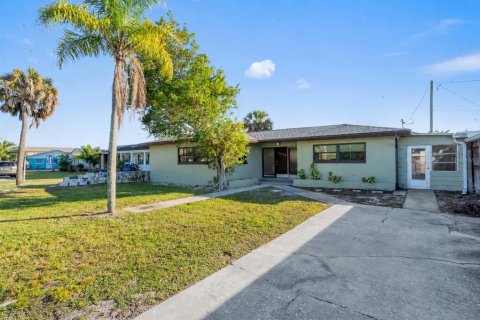 House in South Pasadena, Florida 2 bedrooms, 139.35 sq.m. № 2093606