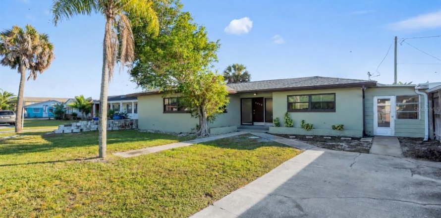 House in South Pasadena, Florida 2 bedrooms, 139.35 sq.m. № 2093606