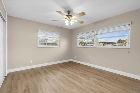 House in South Pasadena, Florida 2 bedrooms, 139.35 sq.m. № 2093606 - photo 11