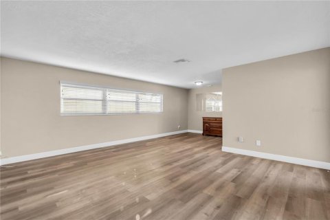 House in South Pasadena, Florida 2 bedrooms, 139.35 sq.m. № 2093606 - photo 3