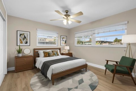 House in South Pasadena, Florida 2 bedrooms, 139.35 sq.m. № 2093606 - photo 10