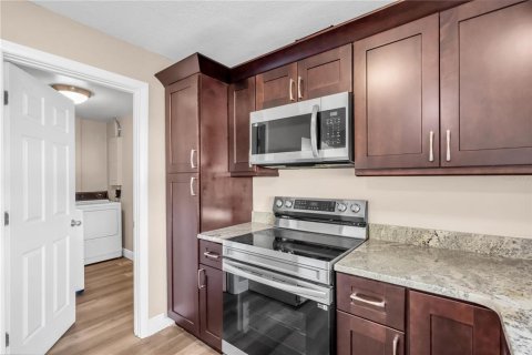 House in South Pasadena, Florida 2 bedrooms, 139.35 sq.m. № 2093606 - photo 5