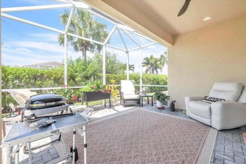 House in Cape Coral, Florida 3 bedrooms, 178.93 sq.m. № 2208804 - photo 30