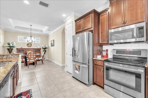 House in Cape Coral, Florida 3 bedrooms, 178.93 sq.m. № 2208804 - photo 12
