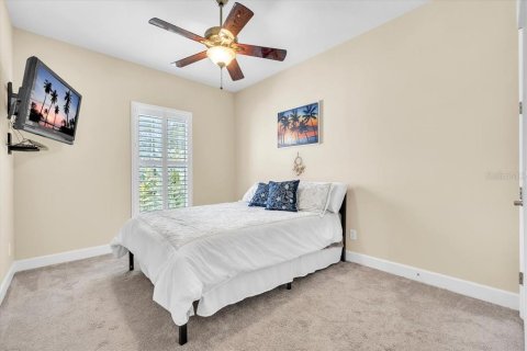 House in Cape Coral, Florida 3 bedrooms, 178.93 sq.m. № 2208804 - photo 26