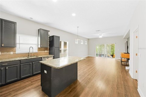 Casa en venta en Orlando, Florida, 4 dormitorios, 179.39 m2 № 2236087 - foto 13
