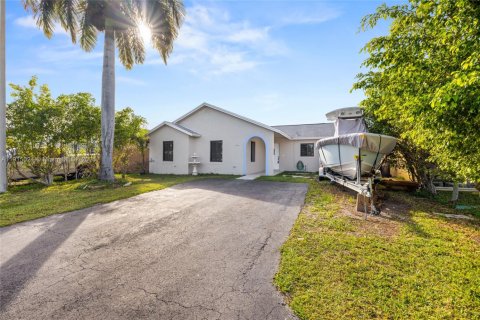 Villa ou maison à vendre à Homestead, Floride: 3 chambres, 129.78 m2 № 1971369 - photo 2