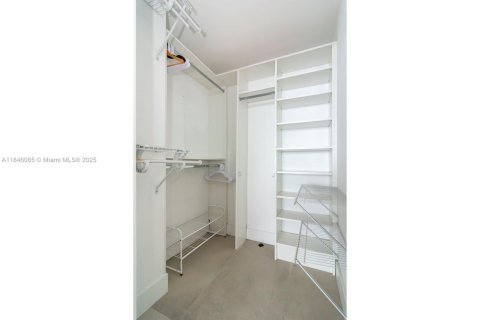Купить кондоминиум в Майами, Флорида 2 спальни, 99.13м2, № 1842862 - фото 23