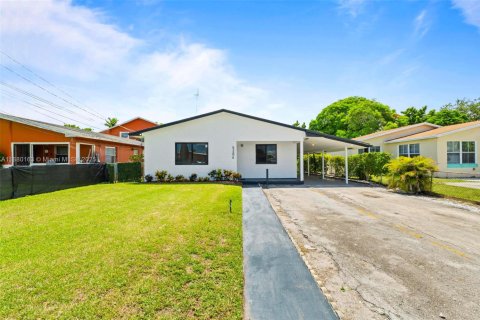 Villa ou maison à vendre à West Park, Floride: 3 chambres, 131.83 m2 № 1931385 - photo 1