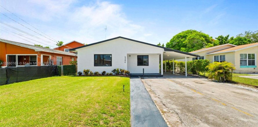 Villa ou maison à West Park, Floride 3 chambres, 131.83 m2 № 1931385
