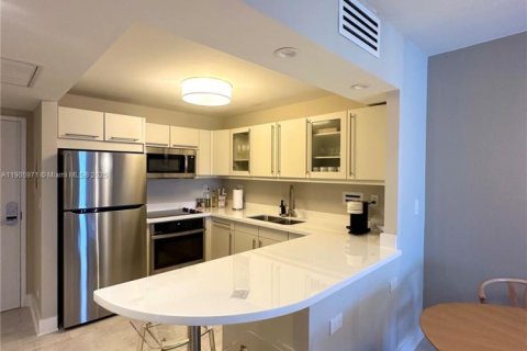 Condo in Miami Beach, Florida  № 2013193 - photo 6