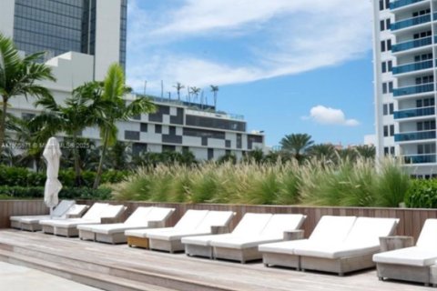 Condo in Miami Beach, Florida  № 2013193 - photo 18