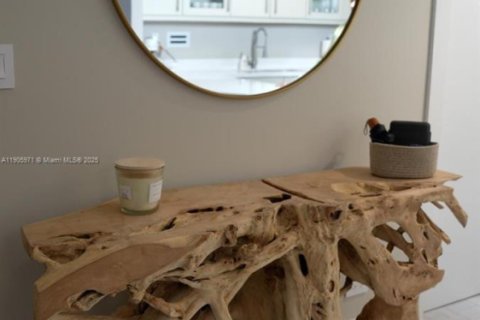 Condo in Miami Beach, Florida  № 2013193 - photo 29