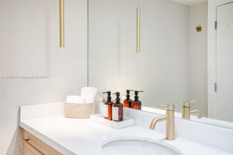 Condo in Miami Beach, Florida  № 2013193 - photo 8