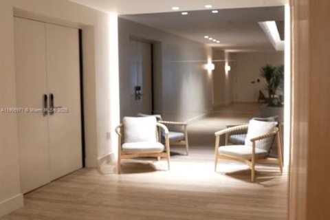 Condo in Miami Beach, Florida  № 2013193 - photo 25