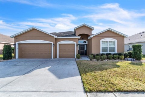 House in Auburndale, Florida 4 bedrooms, 233.09 sq.m. № 1720790 - photo 1