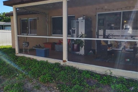 House in Largo, Florida 3 bedrooms, 130.43 sq.m. № 1784300 - photo 15