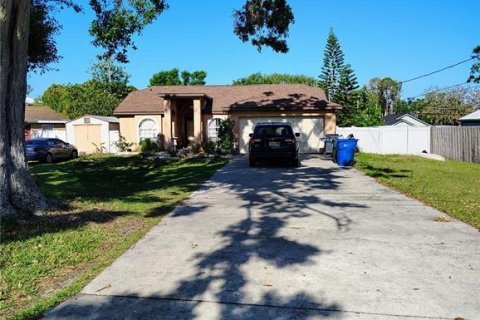 House in Largo, Florida 3 bedrooms, 130.43 sq.m. № 1784300 - photo 2