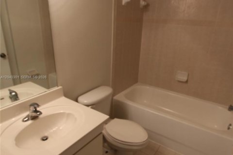 Condo in Cutler Bay, Florida, 2 bedrooms № 2086610 - photo 12